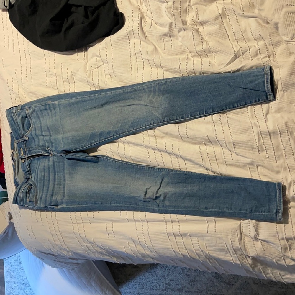Abercrombie & Fitch Womens light wash jeans